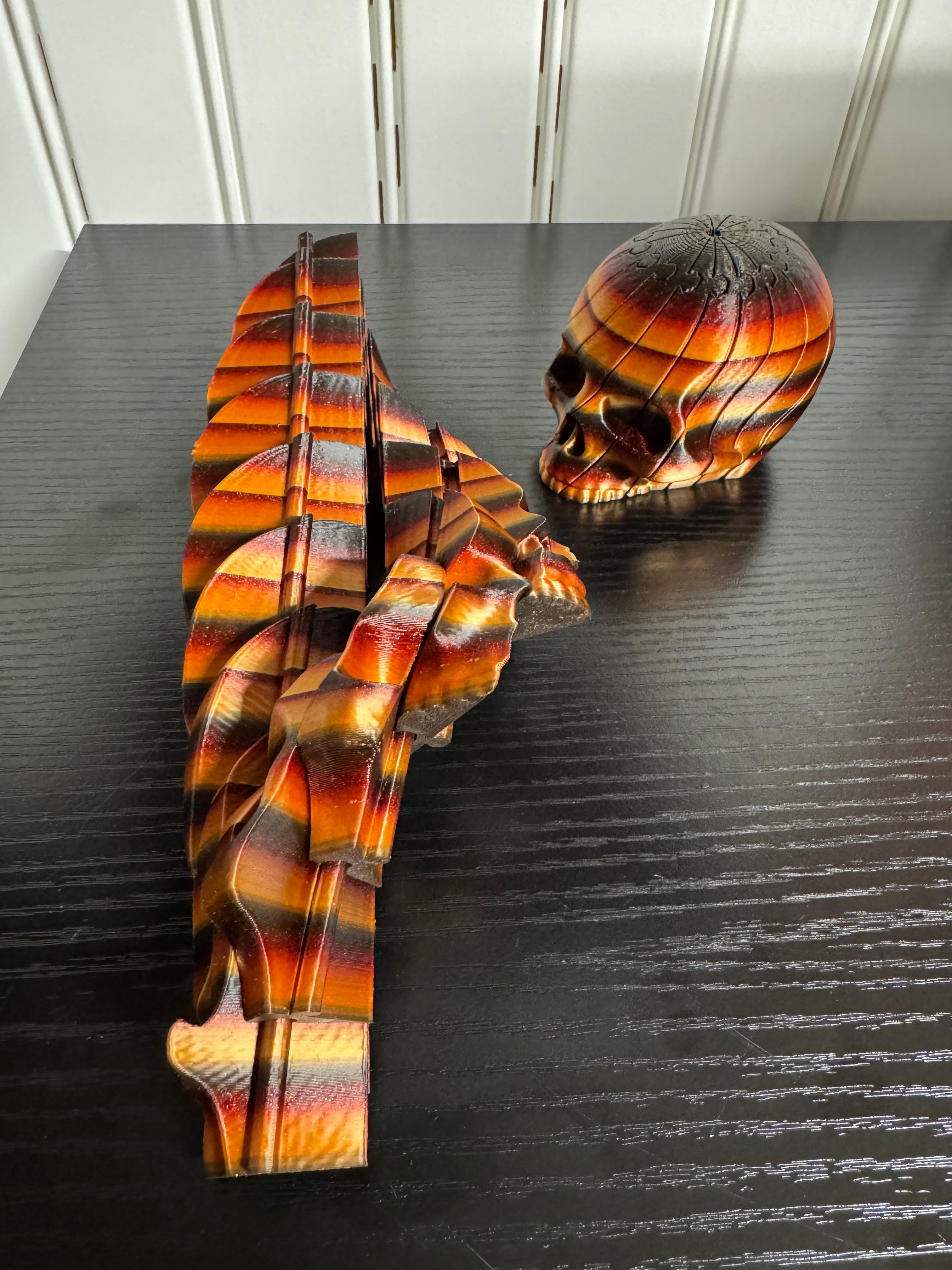 3D Printed Articulated Fidget Skull - Silk Gradient PLA Sensory Toy