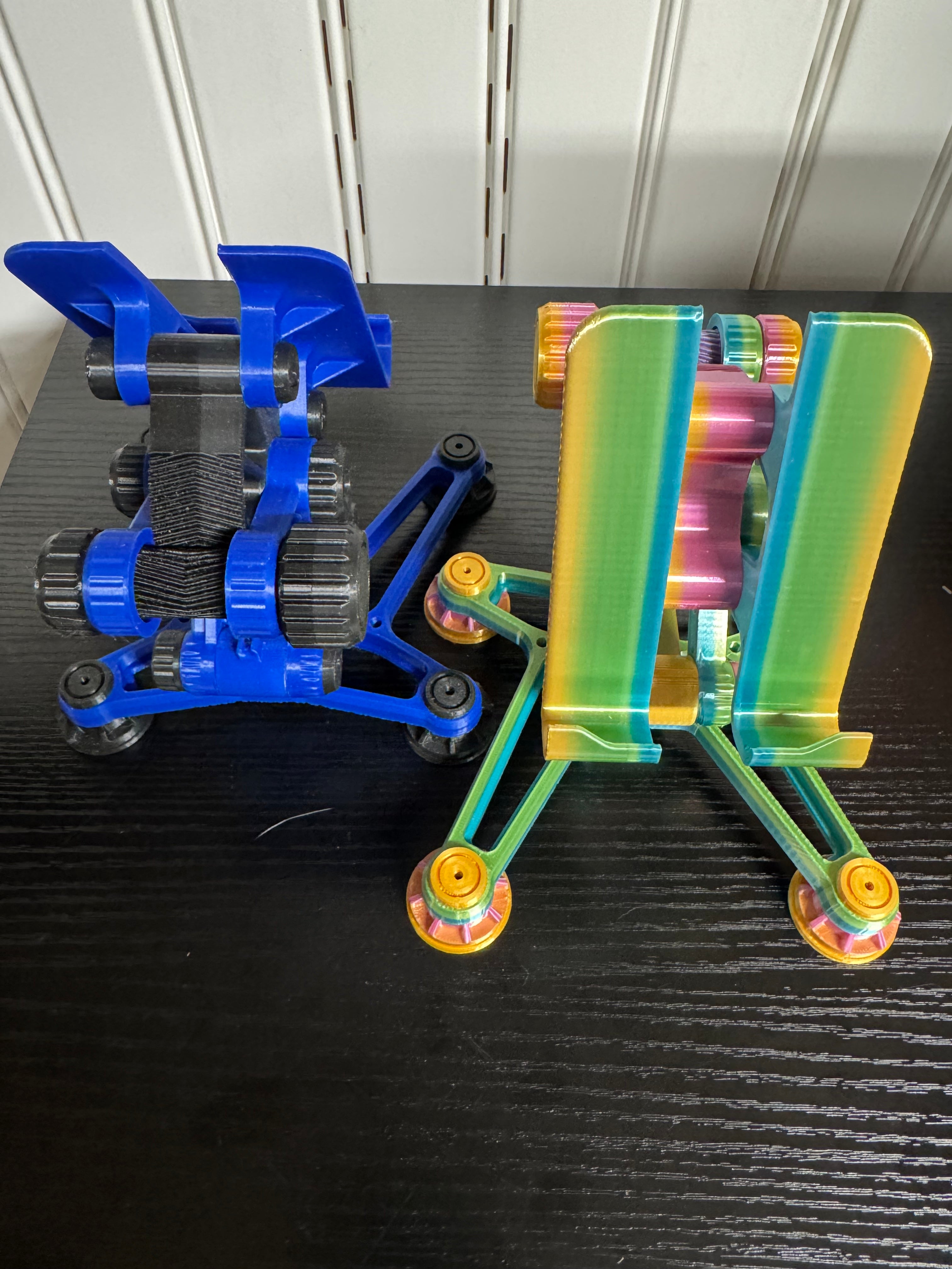 3D Printed Adjustable Cell Phone Holder - Fully Adjustable Desk Stand