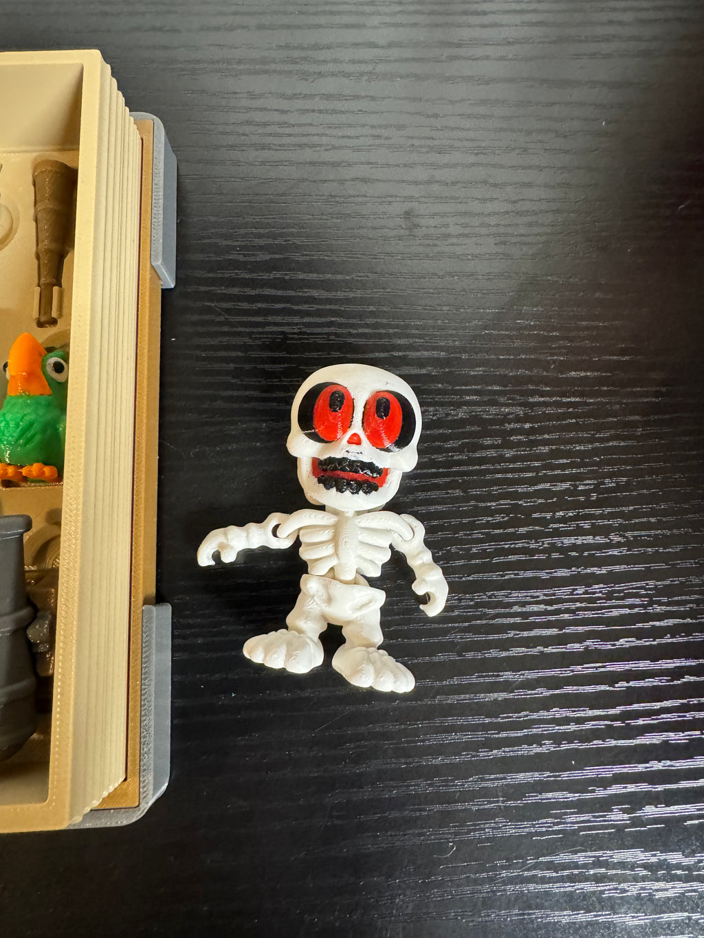 3D Printed Pirate Skeleton Set Display Box - 2 Figures with Accessories