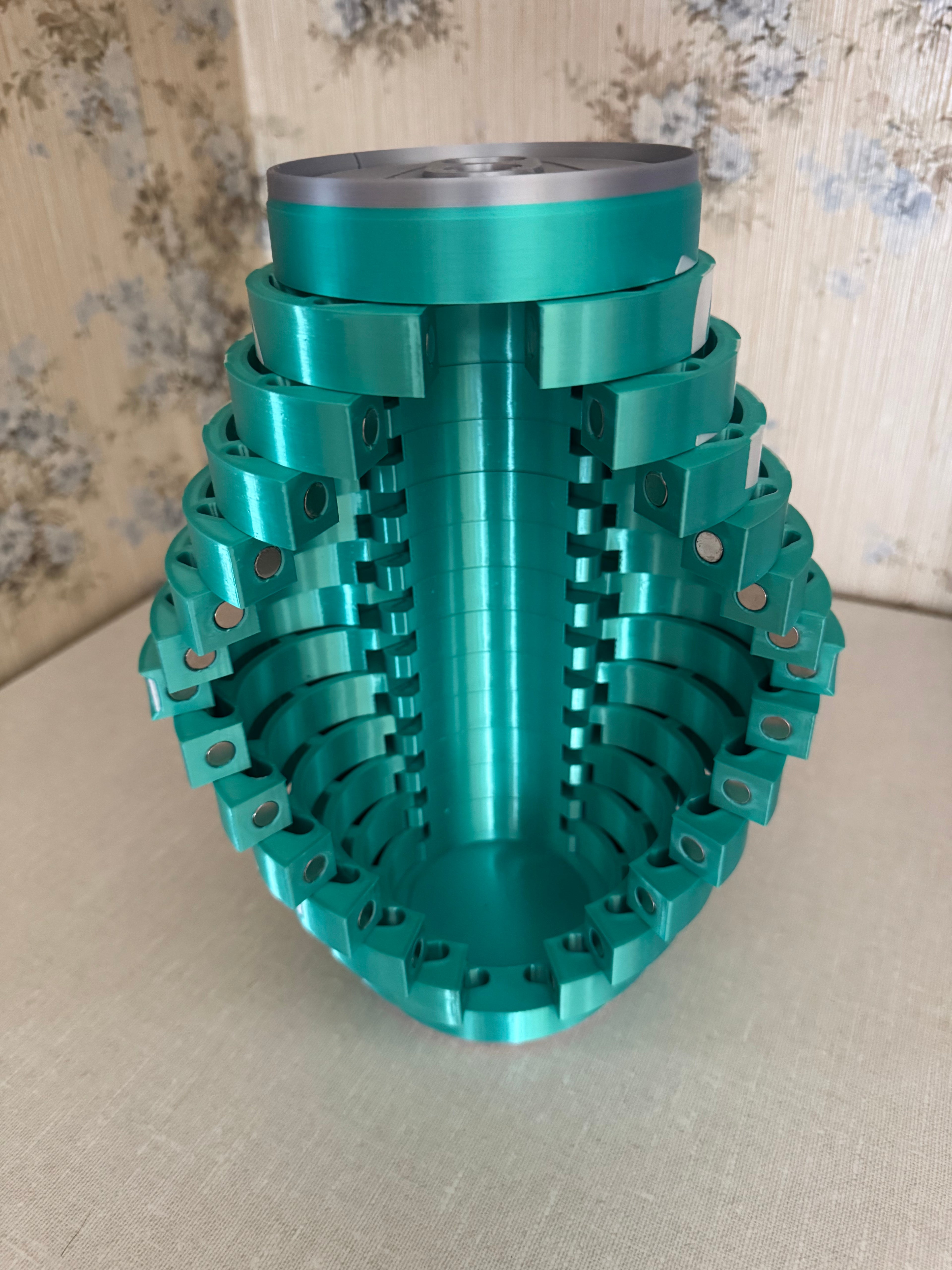 3D Printed Sprite Can Articulated Display Box – Silk PLA